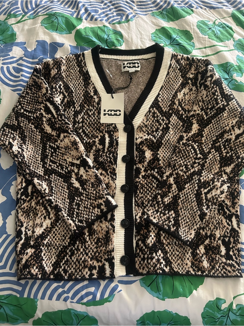 KBB by KAHLANA Women's Snake
Print 'The Slouchy Cardigan
Sweater' - Brown S NWT - Picture 3 of 7